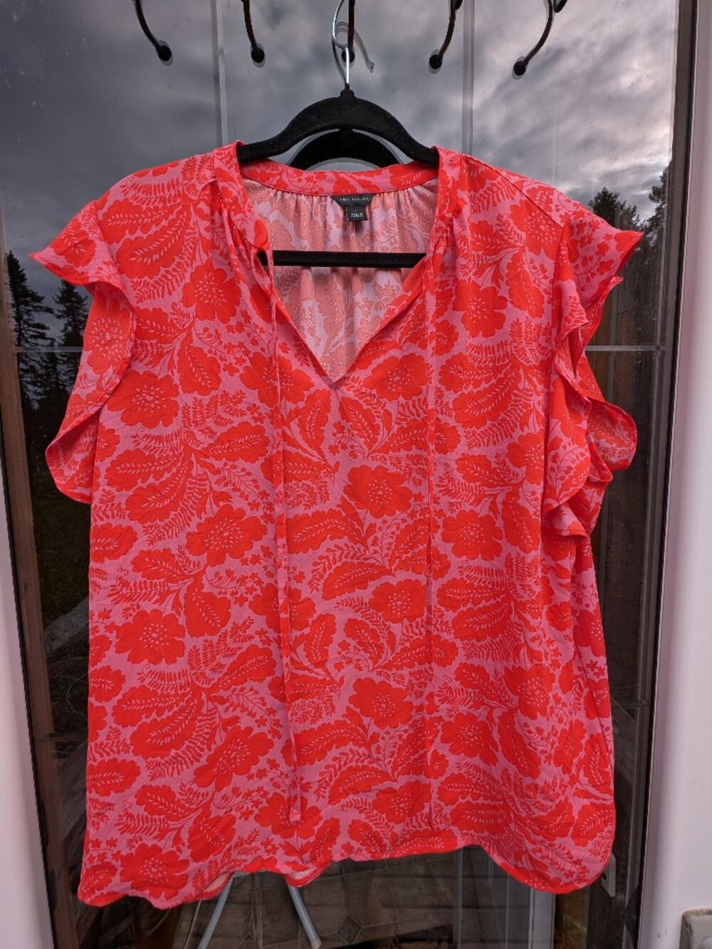 Ann Taylor Coral and red blouse with flouncy sleeves